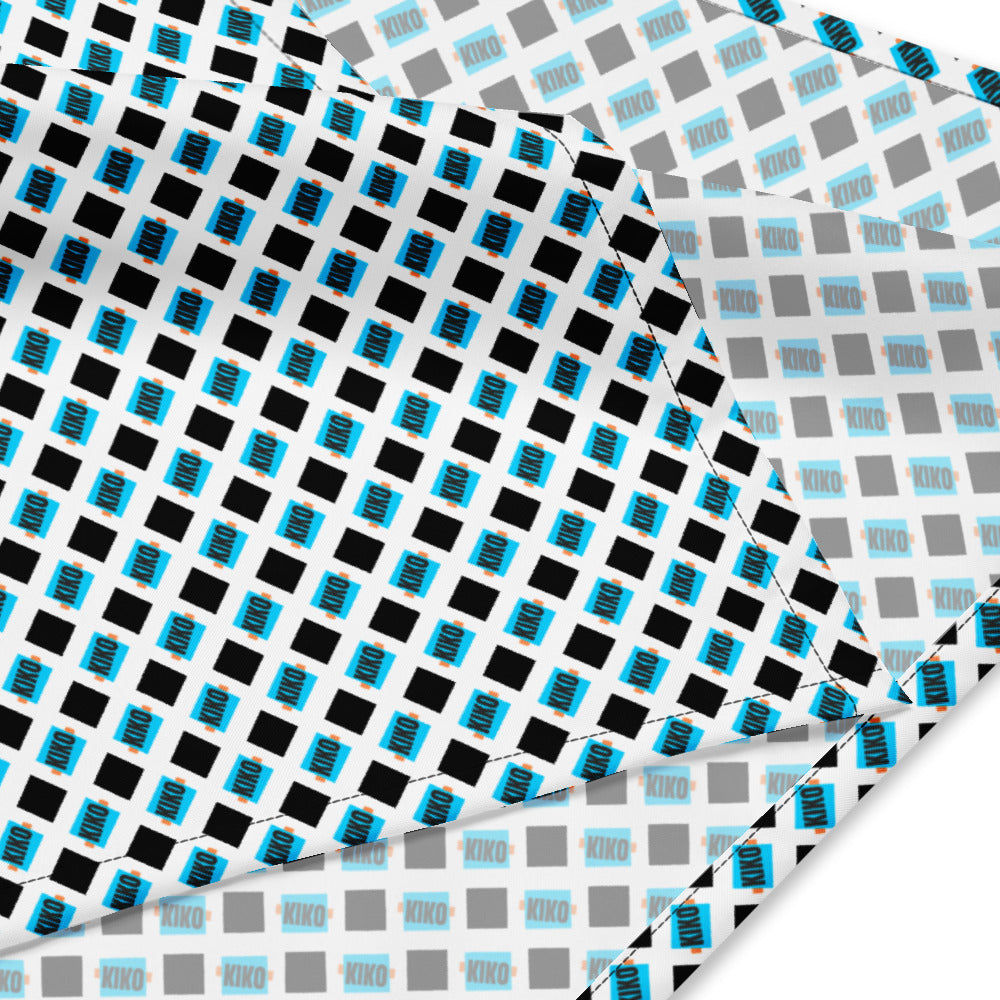 Bandana con estampado integral de cuadros en blanco y negro con diseño pequeño de logotipo de Kiko